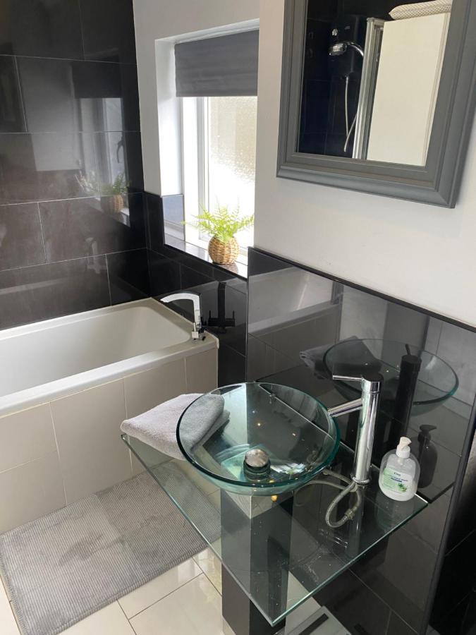 Large Home, Close To Bhx, Nec, Jlr, 4 Double Beds! Birmingham Exterior foto